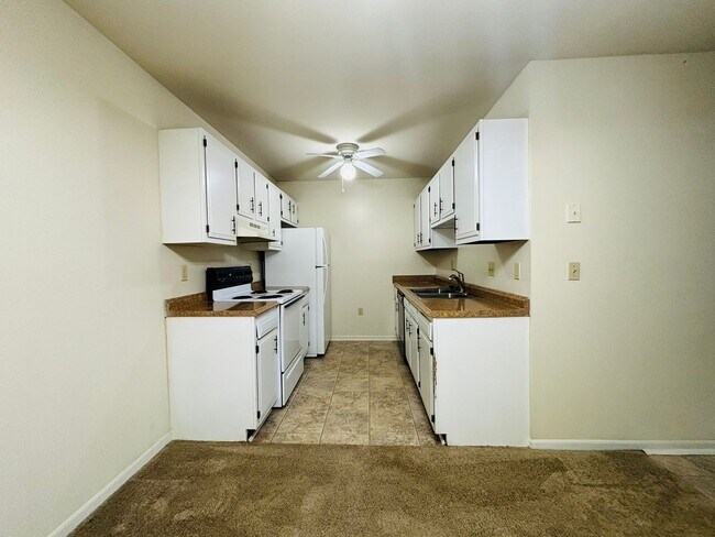 Building Photo - 1741 Donlee Dr