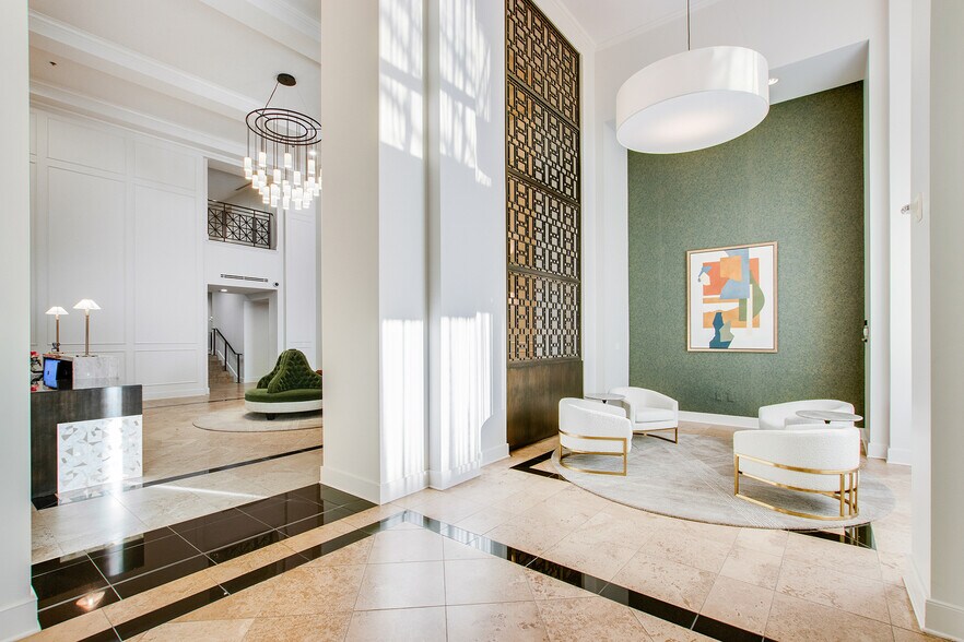 Building Photo - 565 W Peachtree St