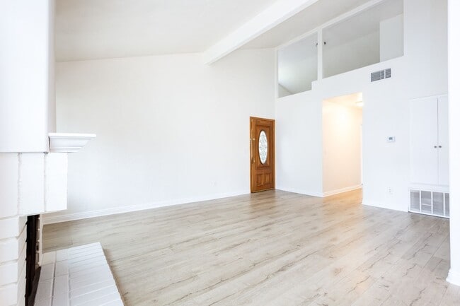 Building Photo - Traditional 1 Story Tierrasanta Home