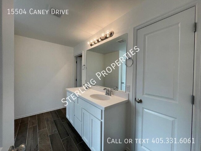 Building Photo - 15504 Caney Dr