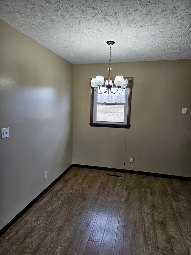 Building Photo - 1310 W Dakota St