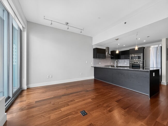 Building Photo - 737 Olive Wy