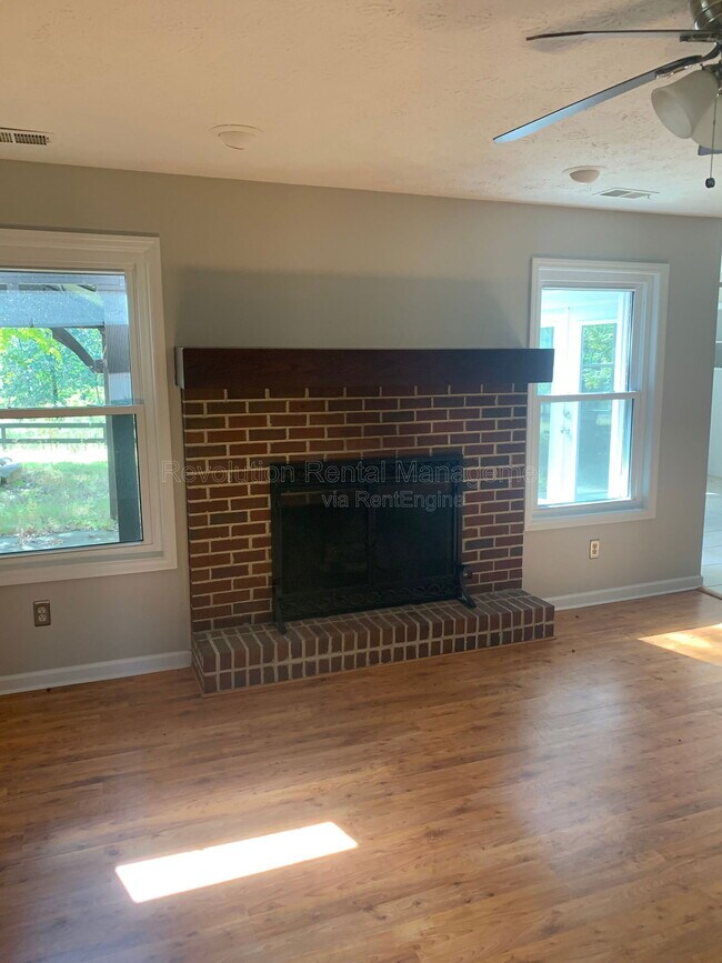 Building Photo - 8373 Brewer Rd