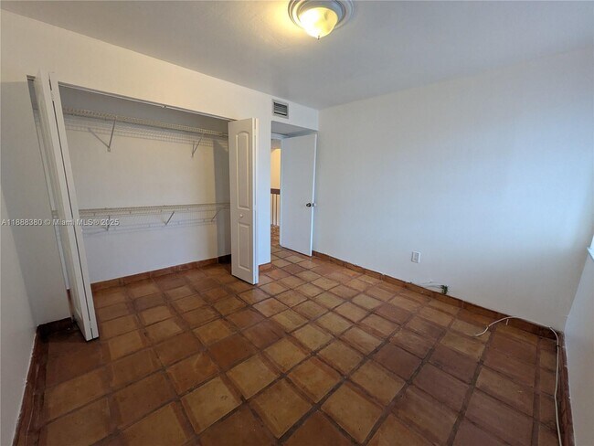 Building Photo - 3811 SW 82nd Ave
