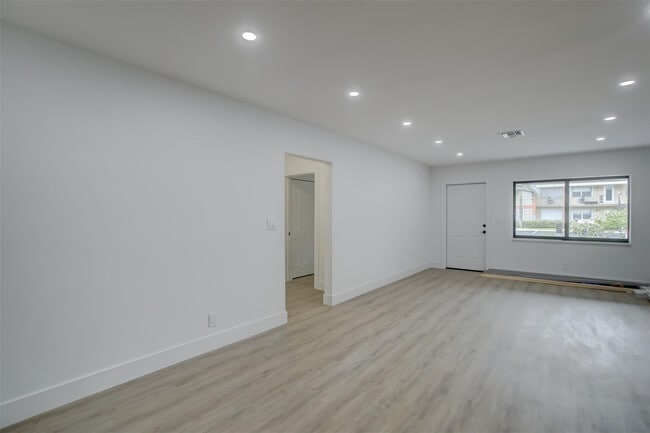 Building Photo - 2155 NE 56th Ct