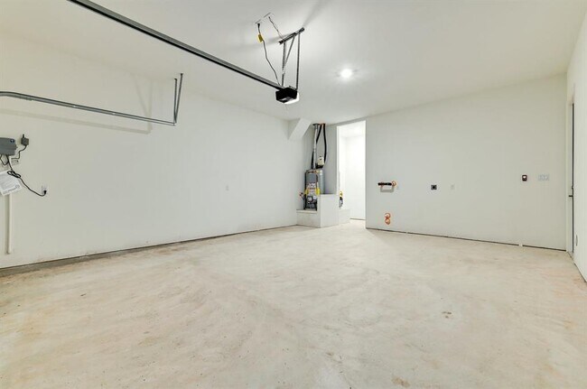 Building Photo - 19005 Fernando Trl