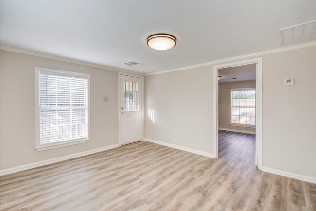 Building Photo - 1051 W Little York Rd