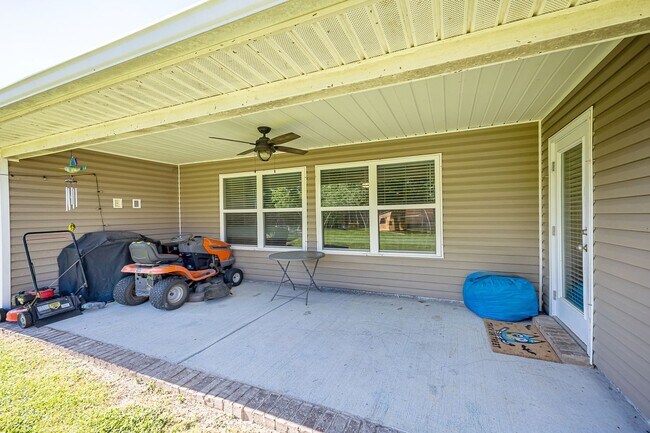 Building Photo - 9125 Bellewood Dr