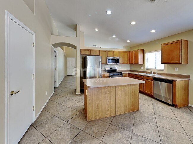 Building Photo - 4661 S Paseo Rio Bravo