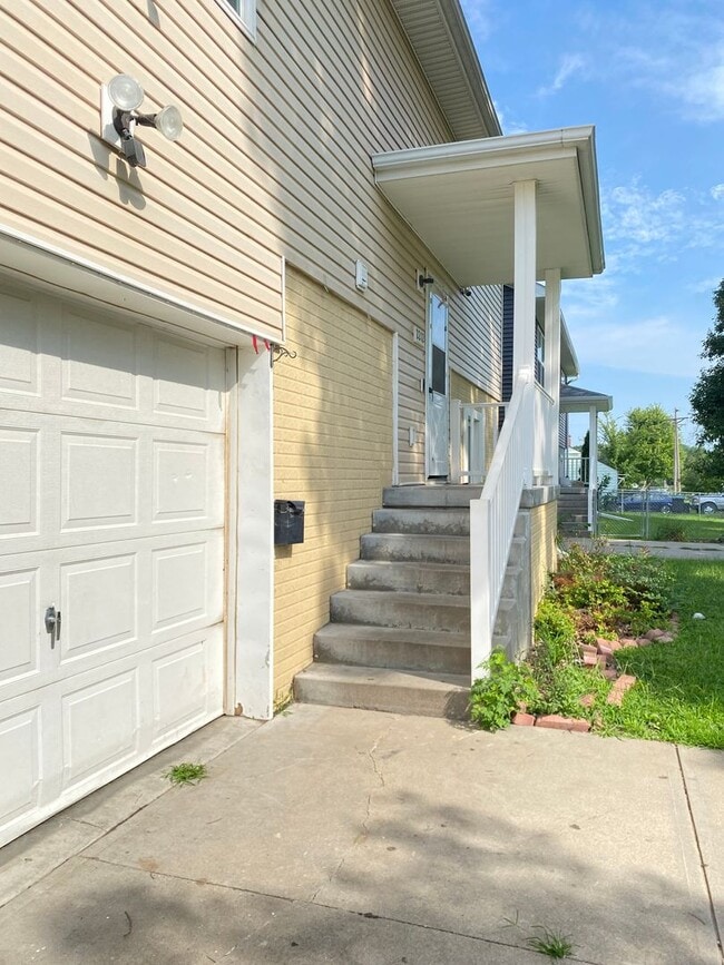 Building Photo - Stunning 5 bedroom, 2 bathroom house!