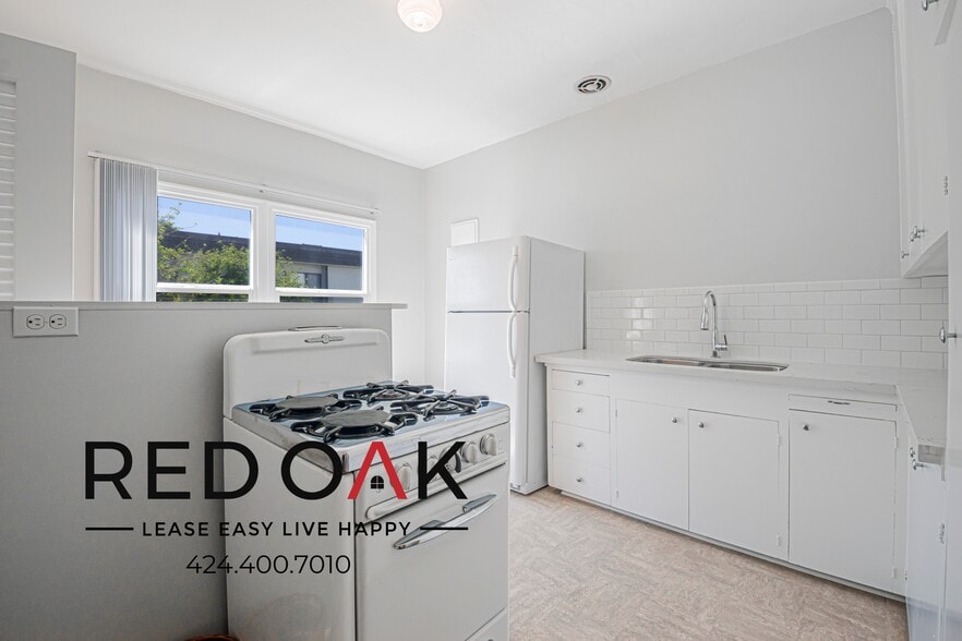 Building Photo - 211 S El Molino Ave