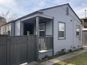 Building Photo - Lovely 3 Bed, 1 Bath, Home in Berkeley, with Hardwood Floors