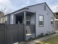 Building Photo - COMING SOON-Lovely 3 Bed, 1 Bath, Home in ...