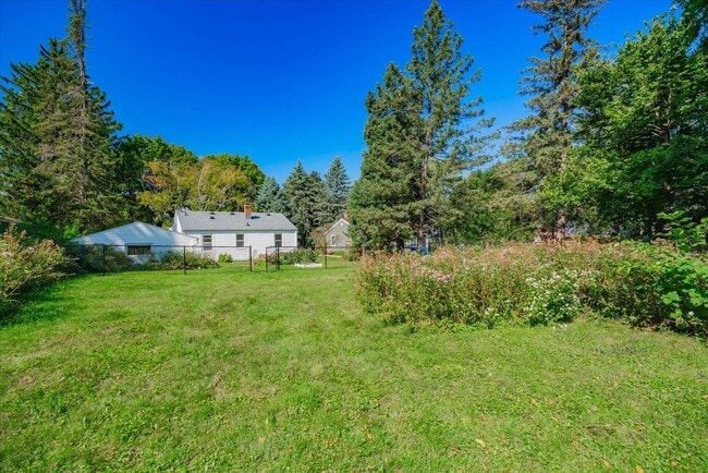 Building Photo - 401 Merrill Crest Dr