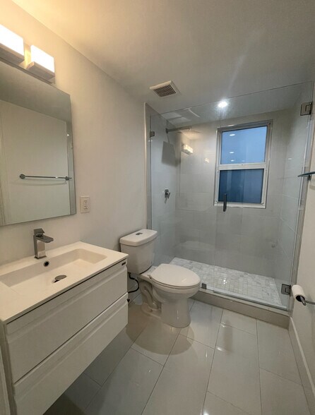 Building Photo - 607 Velarde Ave