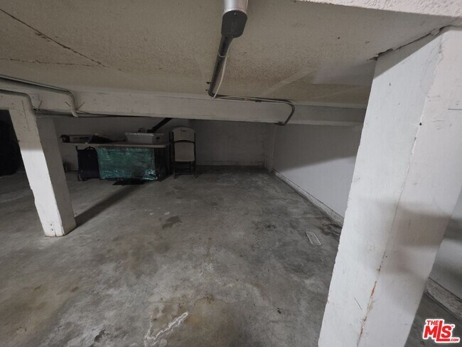 Building Photo - 4866 1/2 McConnell Ave