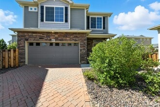 Building Photo - 3 Bedroom 2.5 Bathroom "Like-new" Single F...