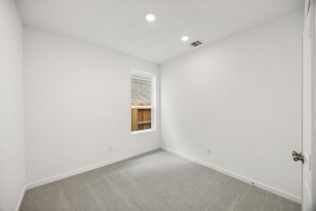 Building Photo - 5822 Majestic Sky Dr