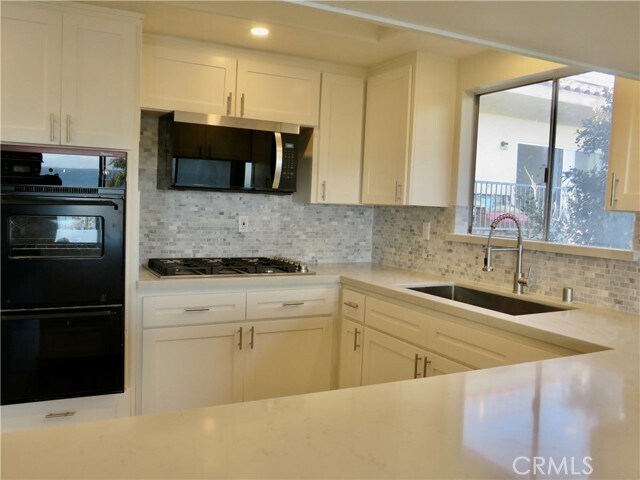 Building Photo - 3935 Bluff Pl