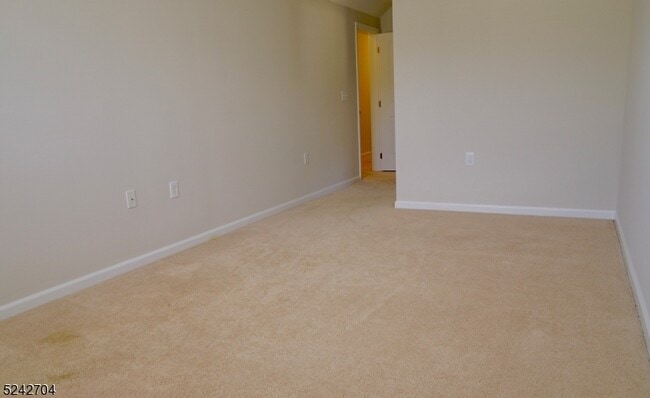 Building Photo - 604 Lopez Ln
