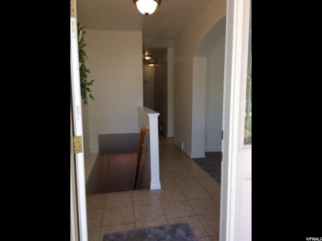 Building Photo - 717 S Clearwater Ct