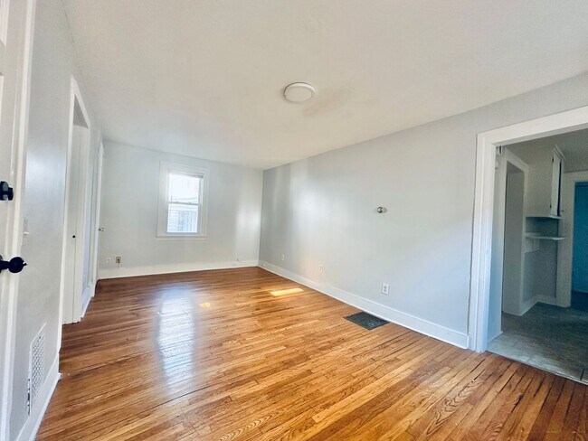 Building Photo - 179 Bradley St