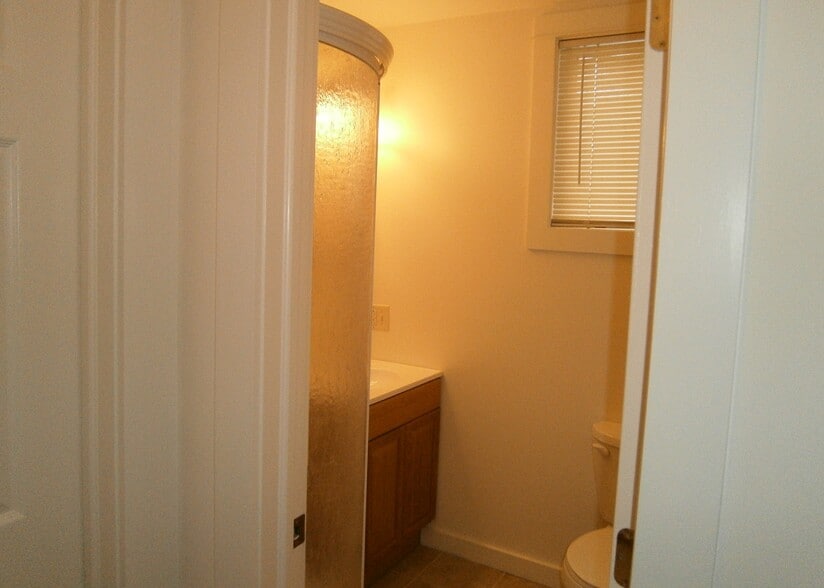 Building Photo - 203 Williams St