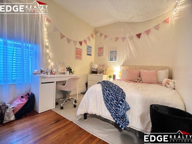 Building Photo - 8 Carmel St