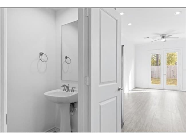 Building Photo - 3233 Real St