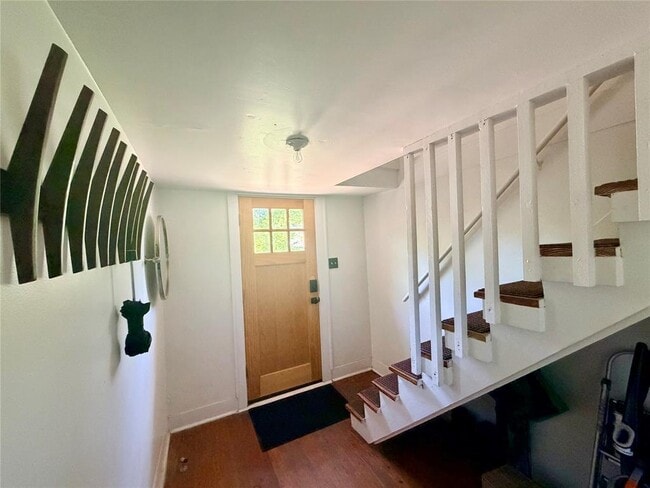 Building Photo - 305 Lockhart Dr