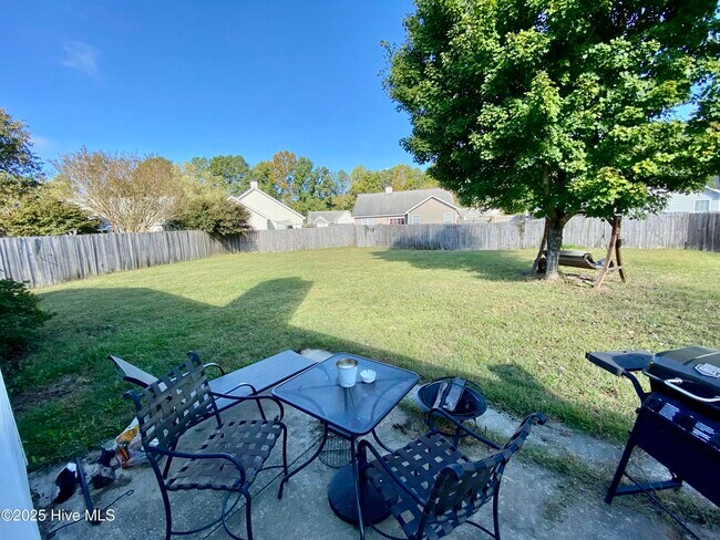 Building Photo - 1202 St Charles Cir
