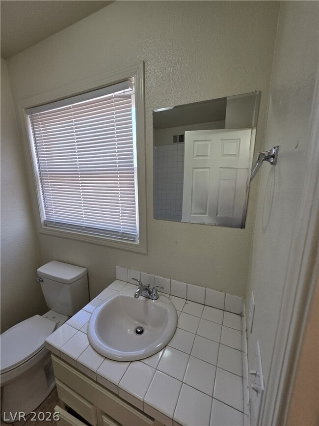 Building Photo - 1590 Mustang Dr