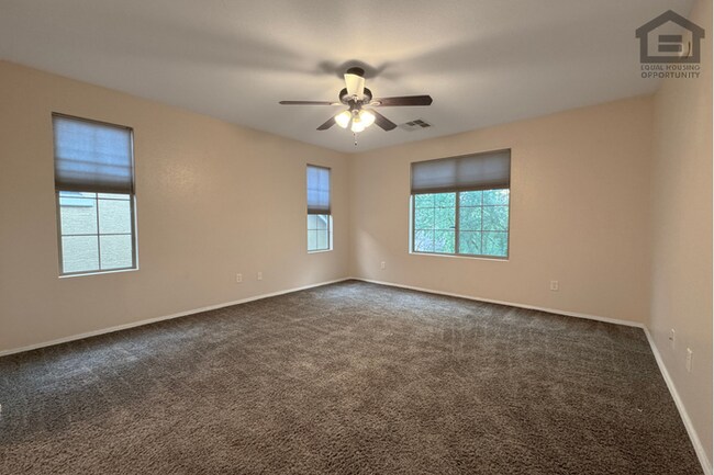 Building Photo - 3Bed/2.5Bath House at Union Hills Dr/32nd St! Ready for Immediate Move-In!