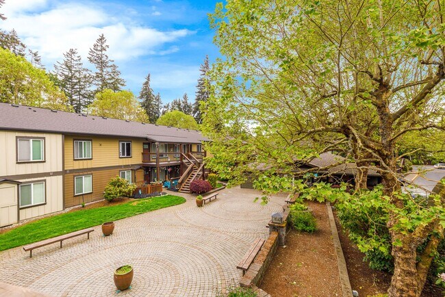 Building Photo - Welcoming Top Floor 1 Bedroom Condo - Gated Community with Parking