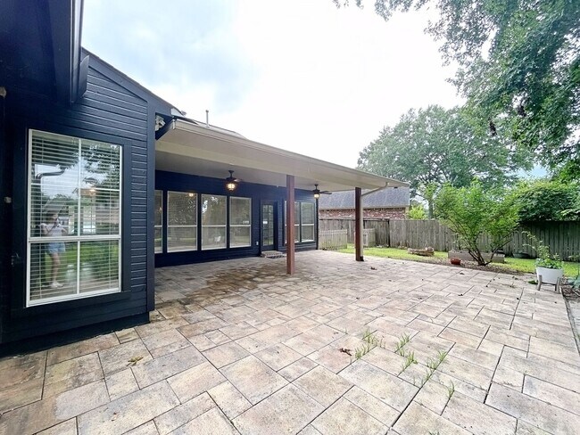 Building Photo - 3919 Meadow Ridge Dr