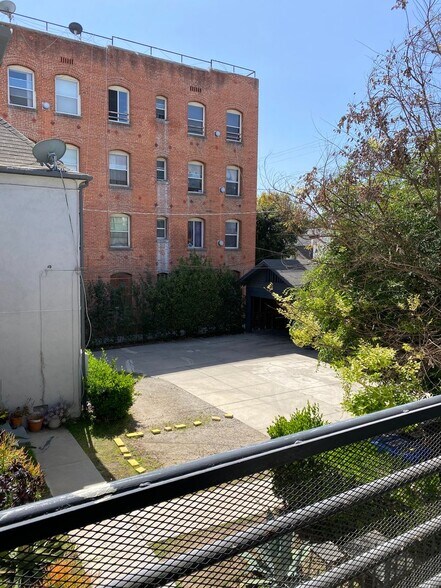 Building Photo - 827 S Wilton Pl