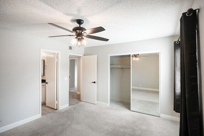 Building Photo - 3 Bedroom Remodeled Desert Shore Condo In Gated Community