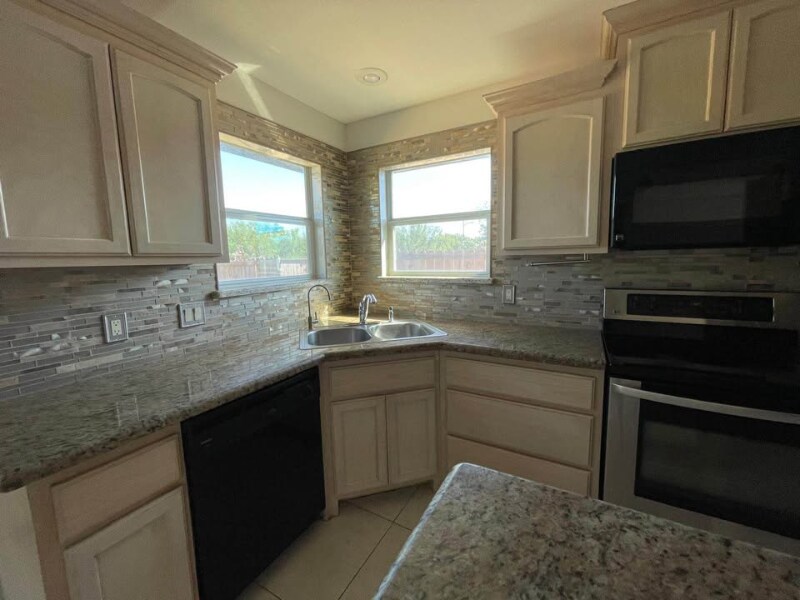 Building Photo - 3024 Whitetail Dr