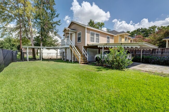 Building Photo - 447 W 22nd St