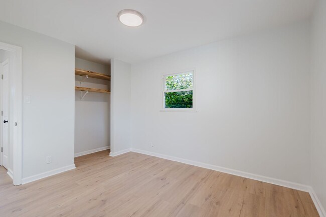 Building Photo - Completely Renovated House in the Holiday Hills Subdivision   251125