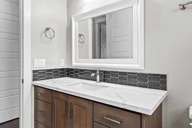 Building Photo - Beautiful split bedroom floorplan in the Sky Mesa Community!