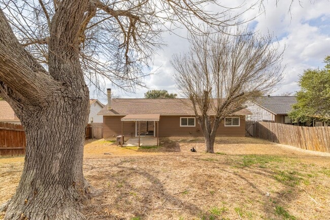 Building Photo - 5718 Champions Hill Dr