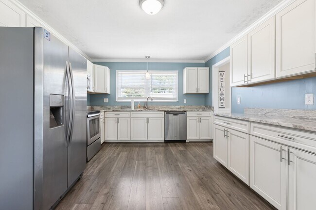 Building Photo - 29 Adriatic Ave