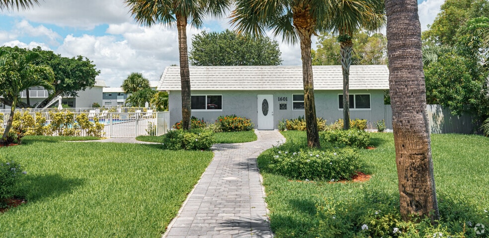 Leasing Office/Clubhouse - RAM East Boca