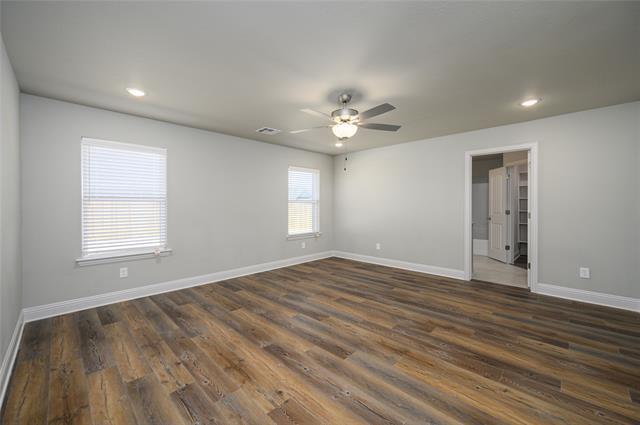 Building Photo - 2801 Tulip Dr