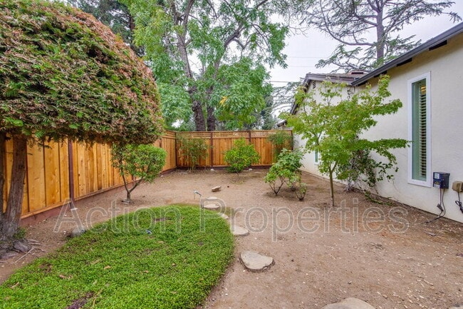 Building Photo - 649 Hollingsworth Dr