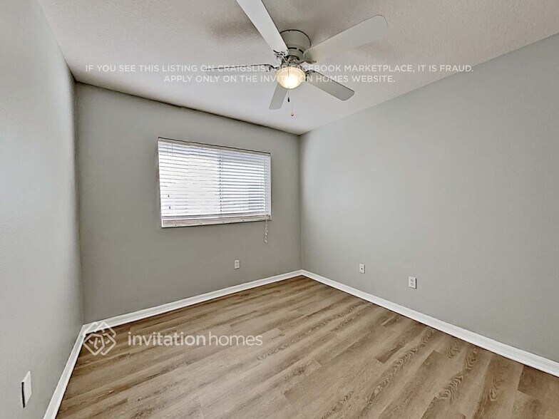 Building Photo - 1882 Sun Gazer Dr