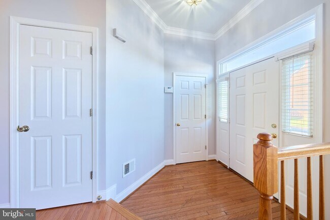 Building Photo - 685 Springhouse Square SE