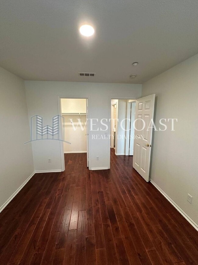 Building Photo - AVAILABLE NOW!!! 3 Bedroom 3 bath Private OASIS backyard in Vista, CA.