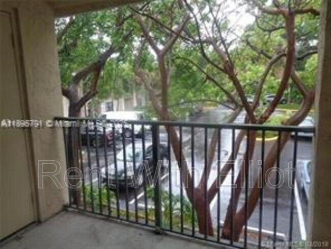 Building Photo - 650 S Park Rd